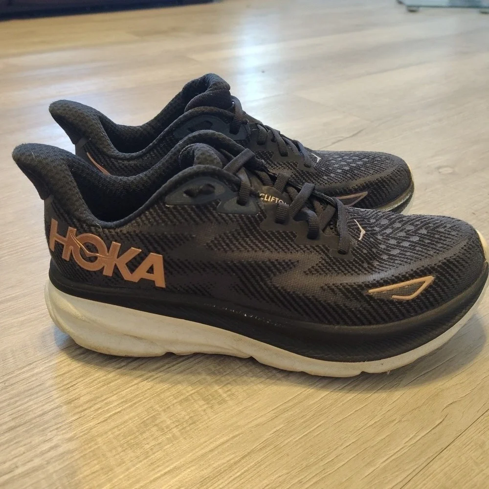 Hoka Clifton 9 Black Rose Gold Running Shoes Womens 8 B 1127896 BCPPR Sneaker